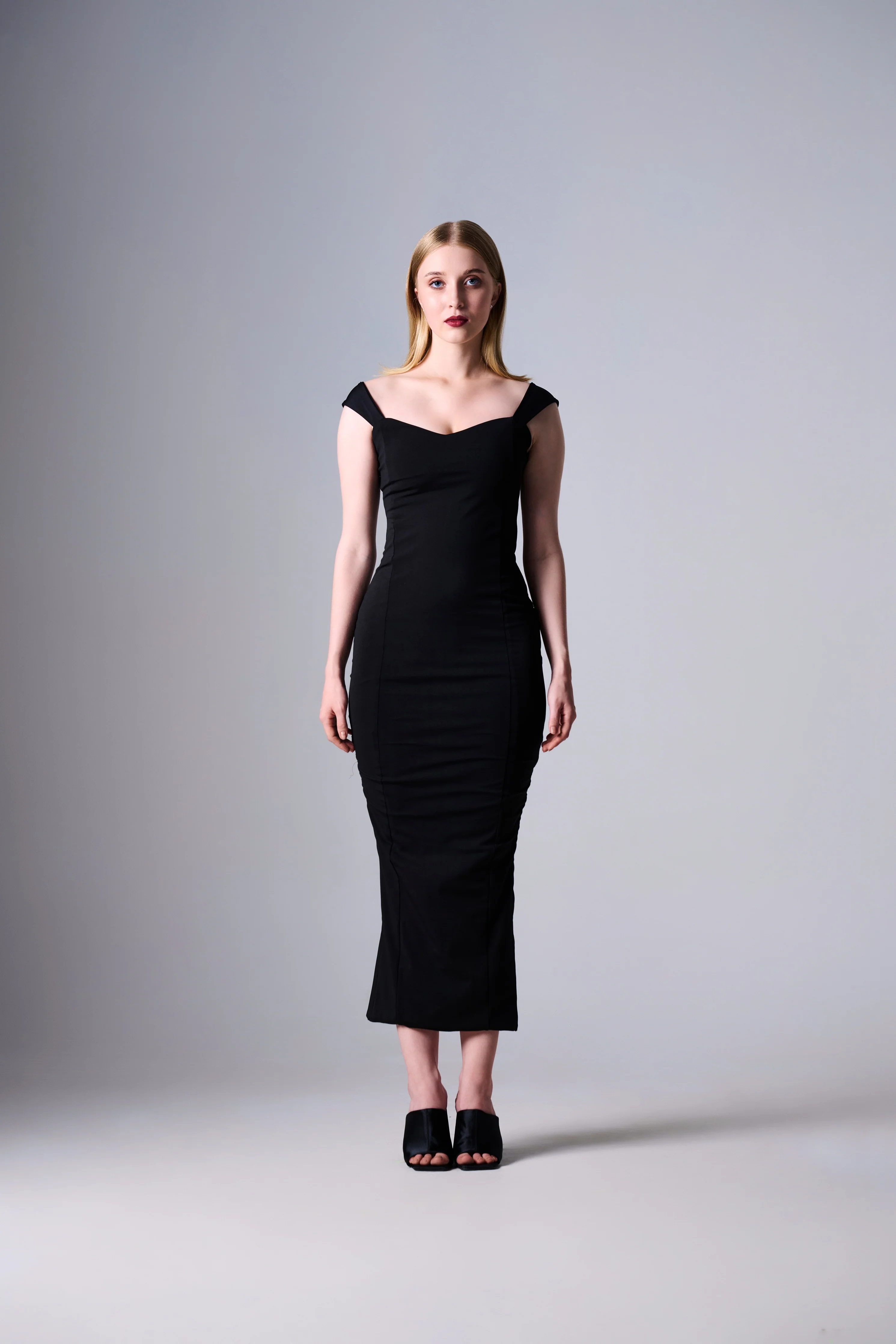 Adela sweetheart Neckline Maxi Dress in Black - Image 4