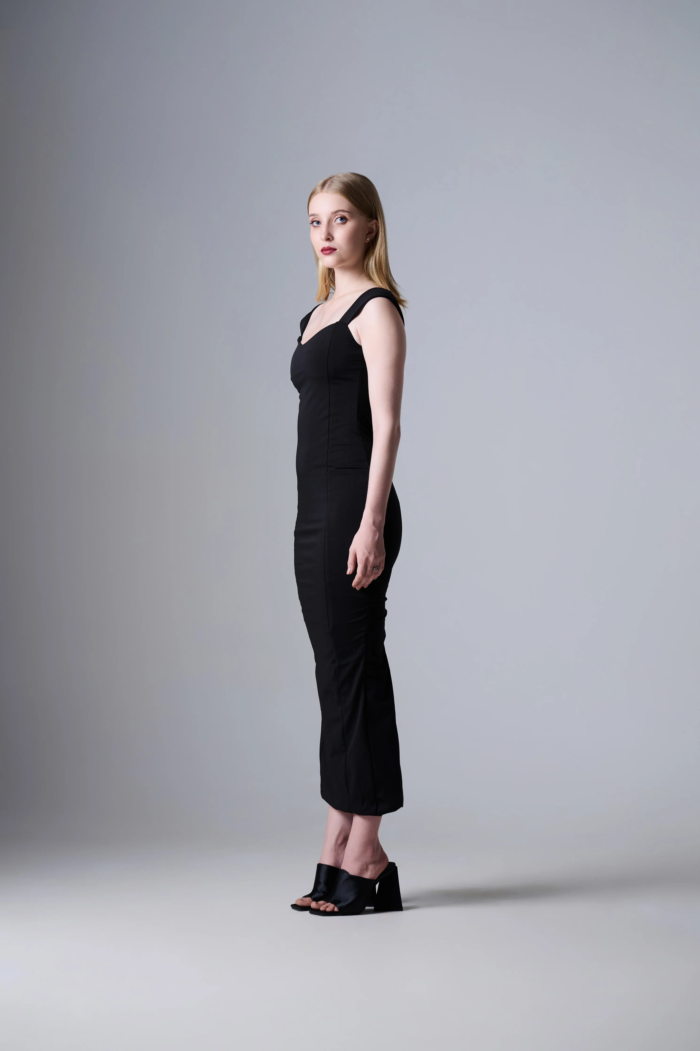 Adela sweetheart Neckline Maxi Dress in Black - Image 5
