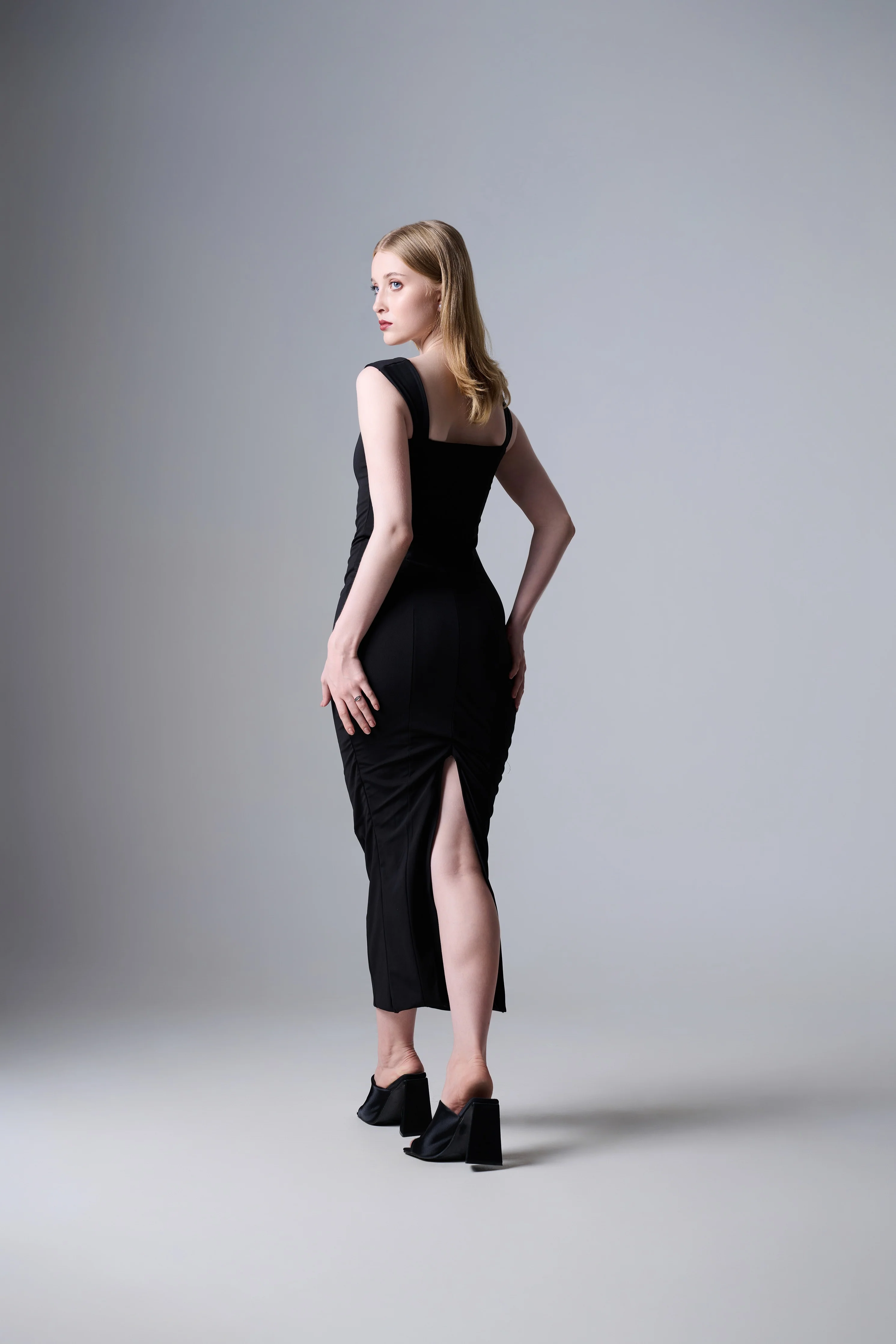 Adela sweetheart Neckline Maxi Dress in Black - Image 7