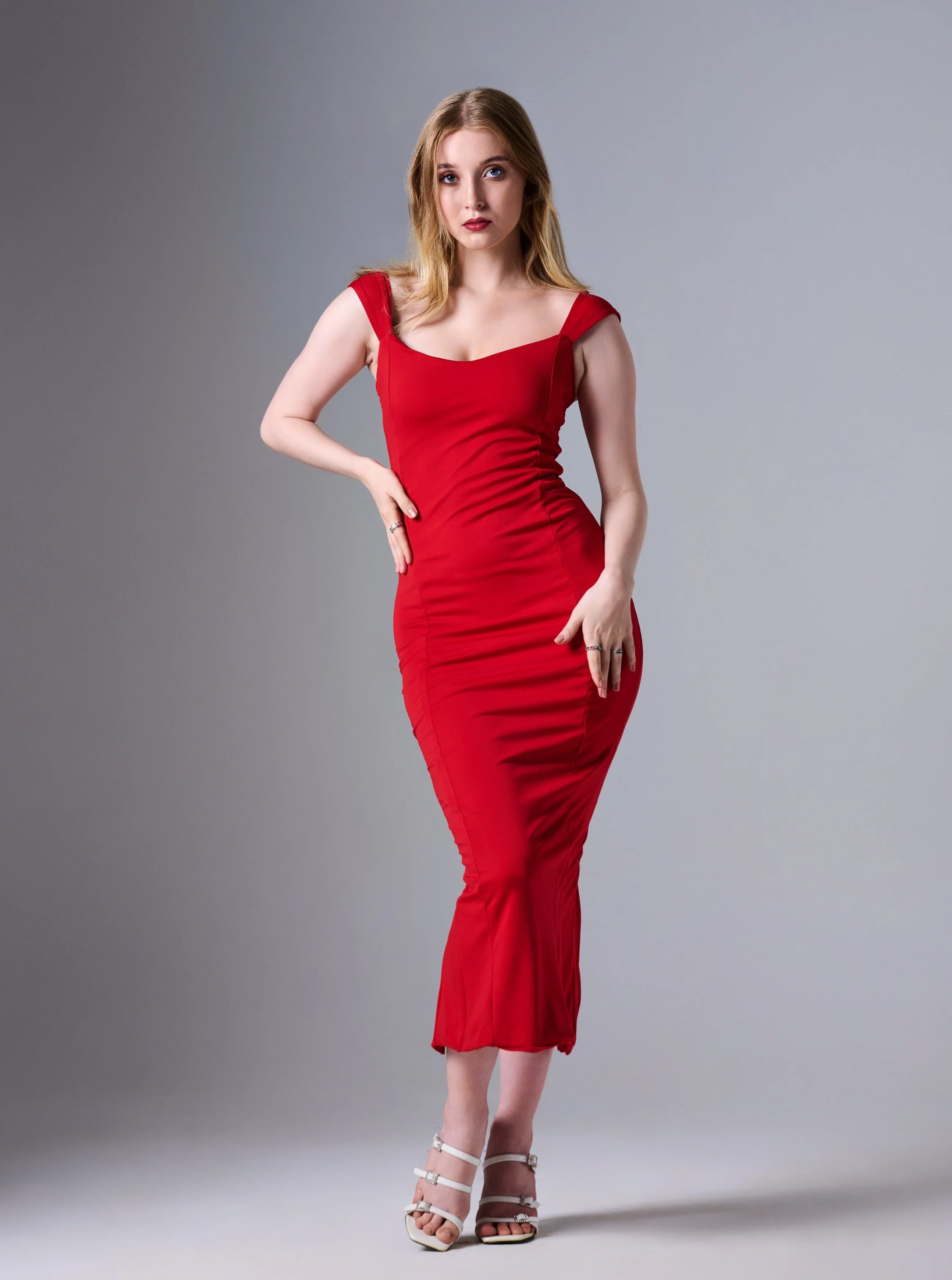 Adela sweetheart Neckline Maxi Dress in Red - Image 4