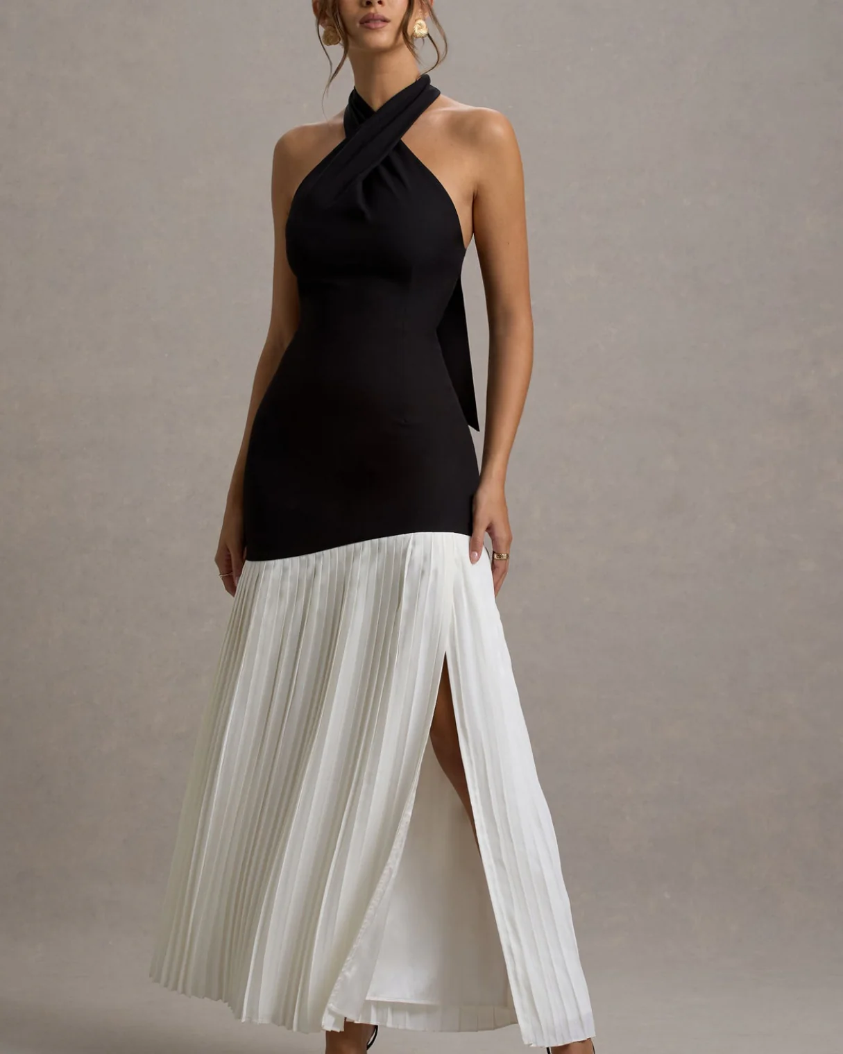 Cira Contrast Halter-Neck Maxi Dress With Plisse Skirt - Image 3