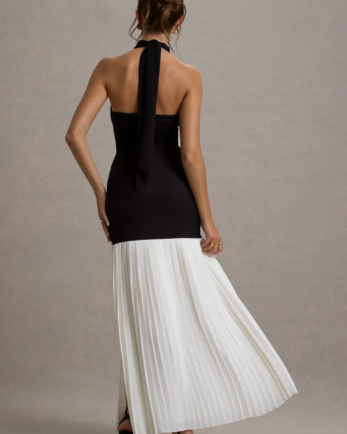 Cira Contrast Halter-Neck Maxi Dress With Plisse Skirt - Image 6