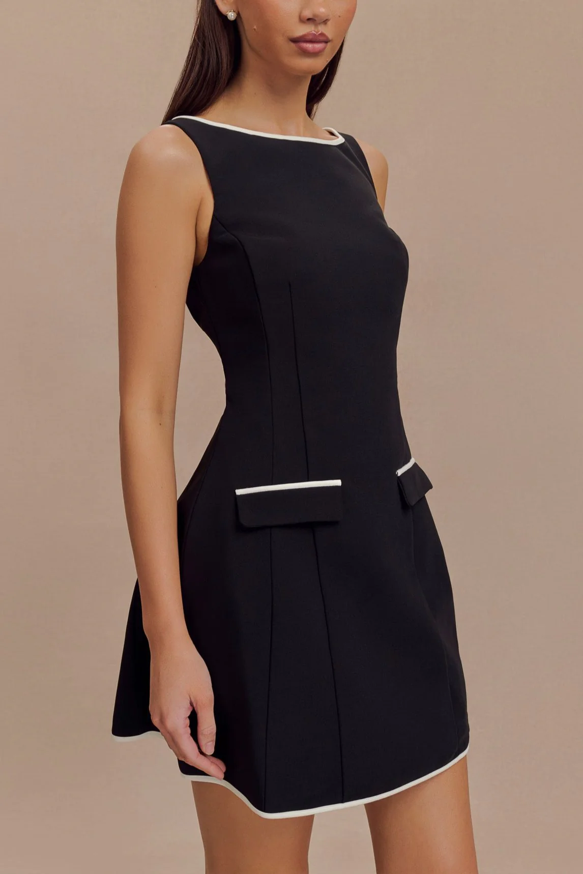 Ilaria Sleeveless Contrast Mini Dress in Black - Image 7