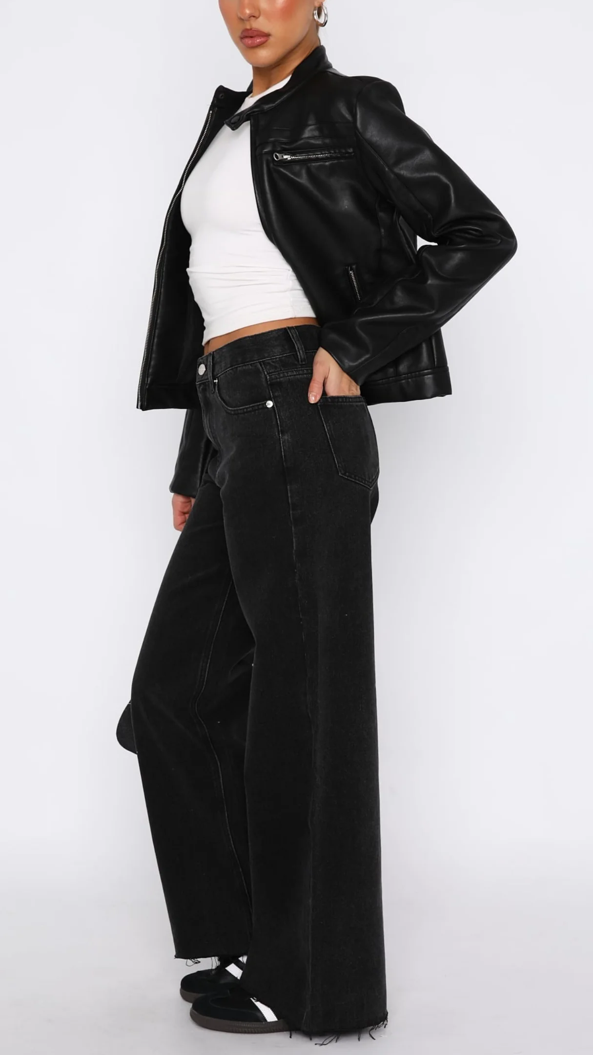 NoƩmie Mid Rise Wide Leg Jeans in Blue - Image 12