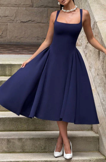 Pavlina Midi Dress in Navy - Image 4