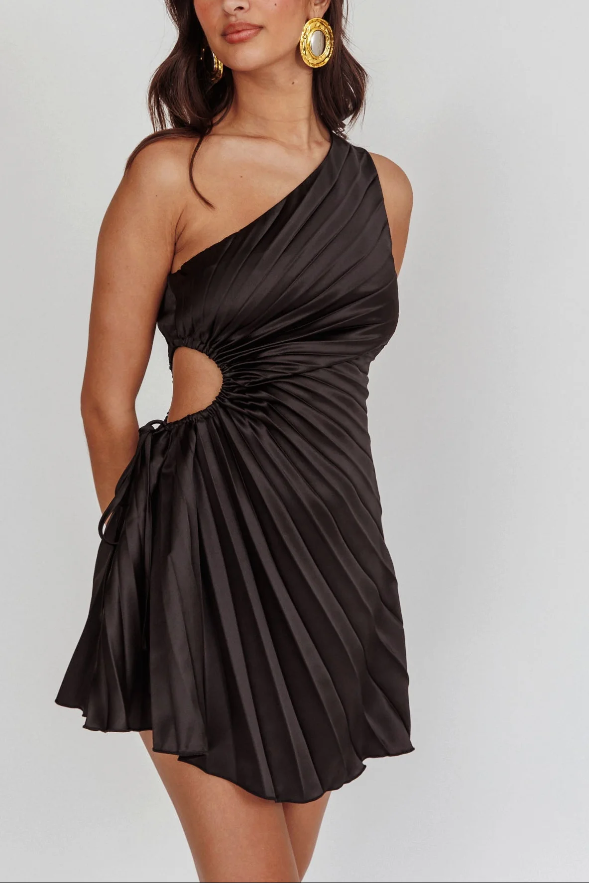 Tyla Waterfall One-Shoulder Plisse Dress Maroon - Image 8